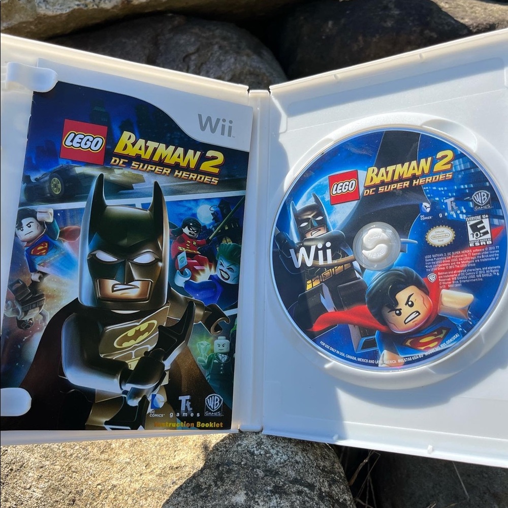 Lego Batman 2 on the Nintendo Wii tested and working perfectly